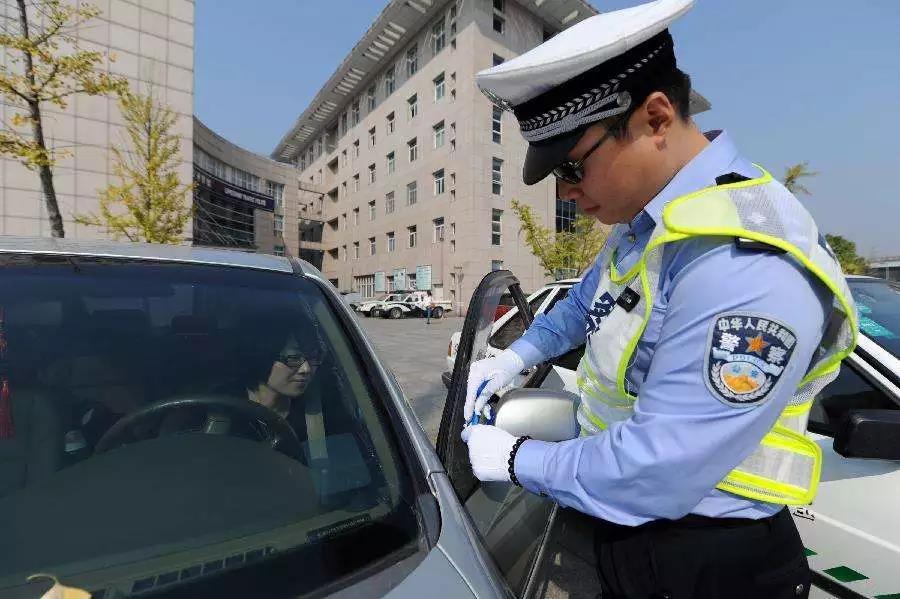 交警在哪些情況下可以扣留你的車？